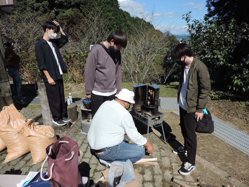 「スモークチップ」配合実験の様子