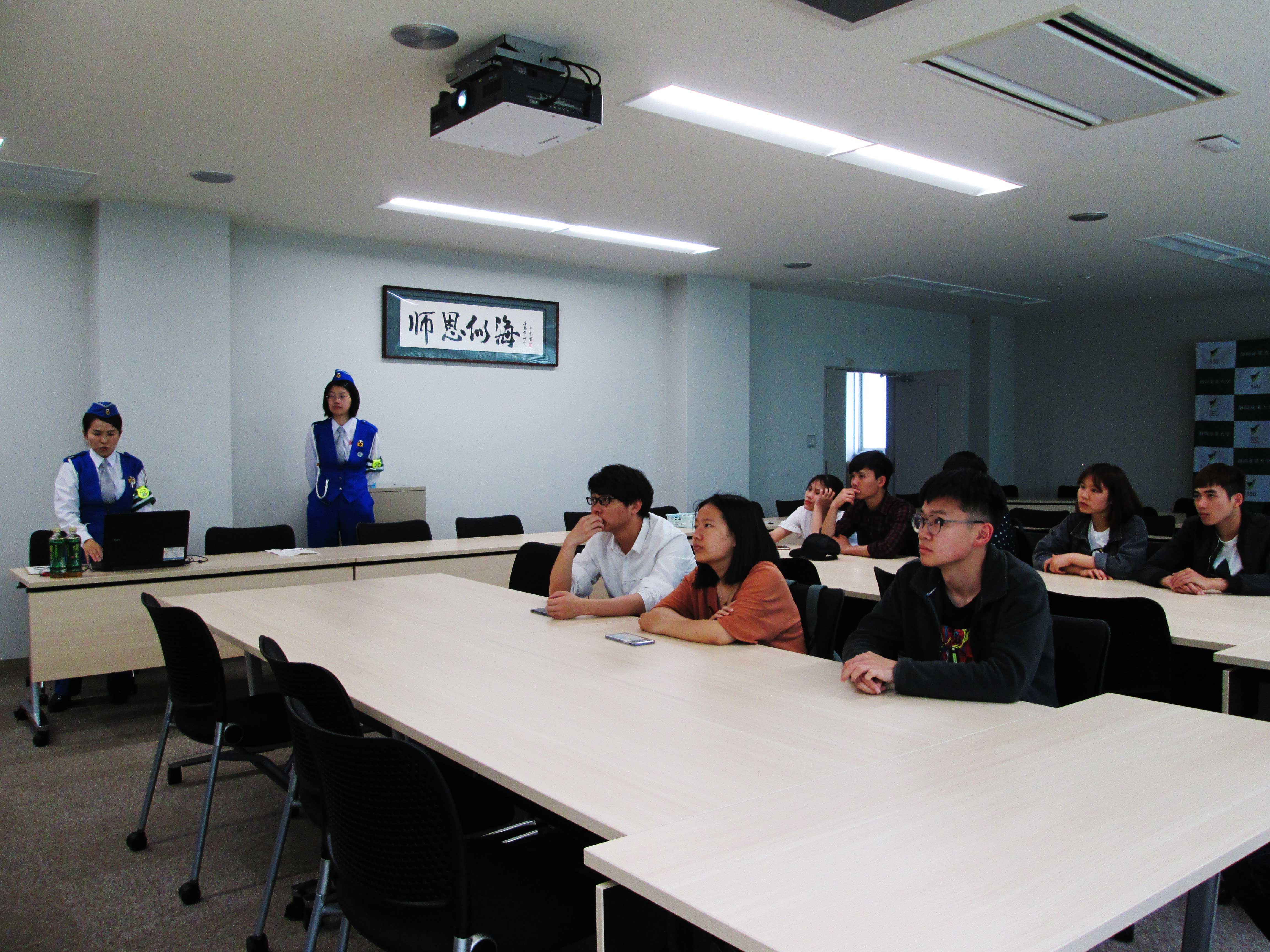 留学生のための交通安全教室を開催 TOPICS 静岡産業大学|経営