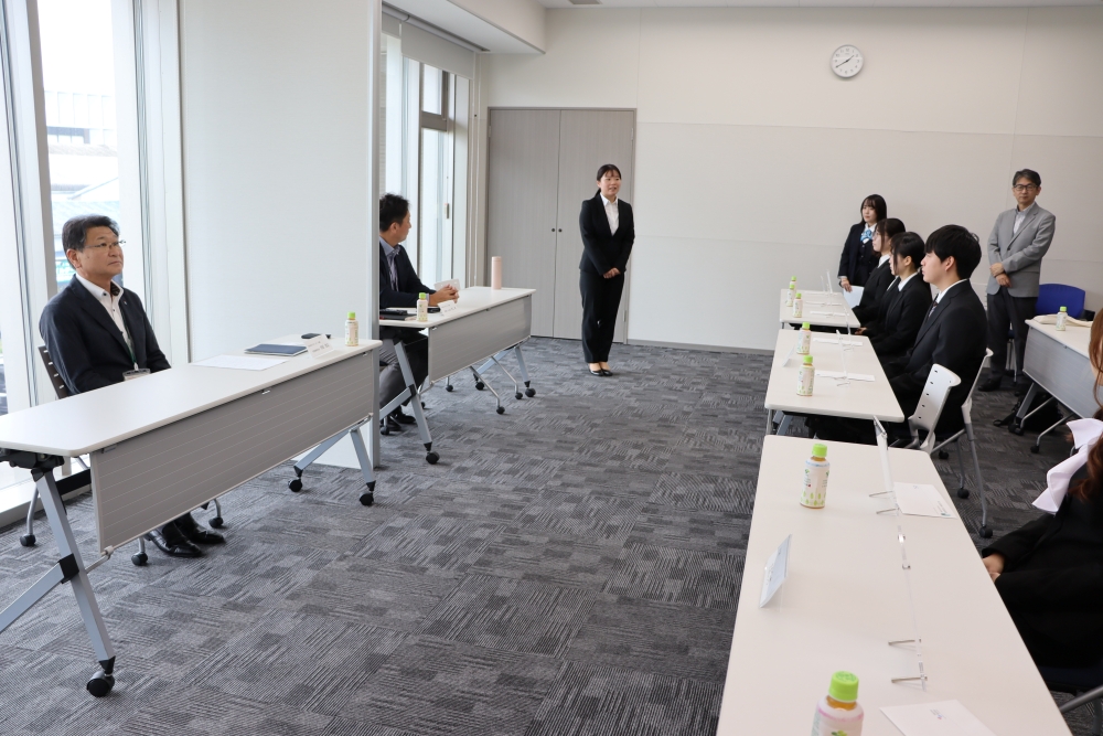 本学学生（経営学部4年）による挨拶